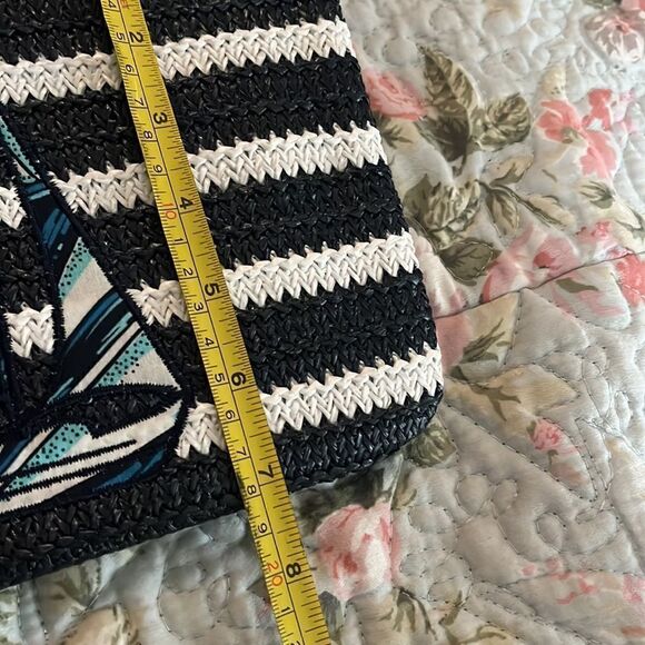 Vera Bradley wristlet  - Picture 3 of 7